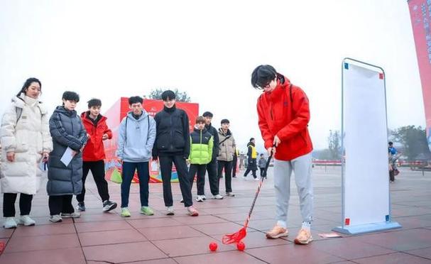 加深了两地